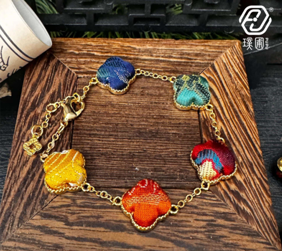 璞圃｜锦韵｜五蕴归真（五行）四叶草合金手链 - 非遗宋锦手链｜新中式美学｜中国风礼品｜PuPu｜Jin Yun｜Inner Harmony (Five Elements) Four-Leaf Clover Bracelet