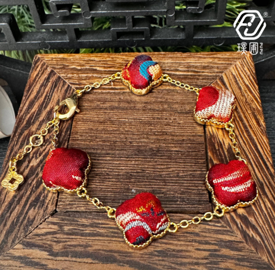璞圃｜锦韵｜五蕴归真（火）四叶草合金手链 - 非遗宋锦手链｜新中式美学｜中国风礼品｜PuPu｜Jin Yun｜Inner Harmony (Fire) Four-Leaf Clover Bracelet