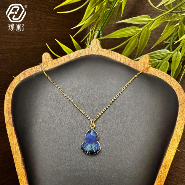 璞圃｜锦韵｜五蕴归真（水）葫芦合金项链耳坠套装 - 非遗宋锦项链｜新中式美学｜中国风礼品｜PuPu｜Jin Yun｜DInner Harmony (Wood) Gourd Necklace-Earring Set
