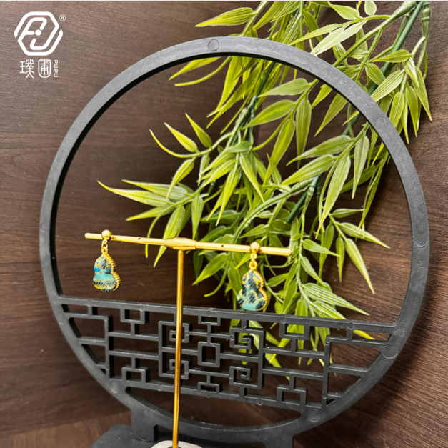 璞圃｜锦韵｜五蕴归真（木）葫芦合金项链耳坠套装 - 非遗宋锦项链｜新中式美学｜中国风礼品｜PuPu｜Jin Yun｜DInner Harmony (Wood) Gourd Necklace-Earring Set