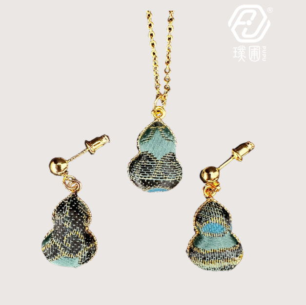 璞圃｜锦韵｜五蕴归真（木）葫芦合金项链耳坠套装 - 非遗宋锦项链｜新中式美学｜中国风礼品｜PuPu｜Jin Yun｜DInner Harmony (Wood) Gourd Necklace-Earring Set